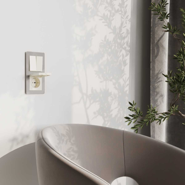 Розетка влагозащищенная с заземдением с защитной крышкой и шторками Werkel слоновая кость W1171203 4690389213151