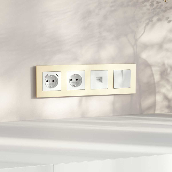 Рамка на 4 поста Slab шампань софт W0042911 a071627