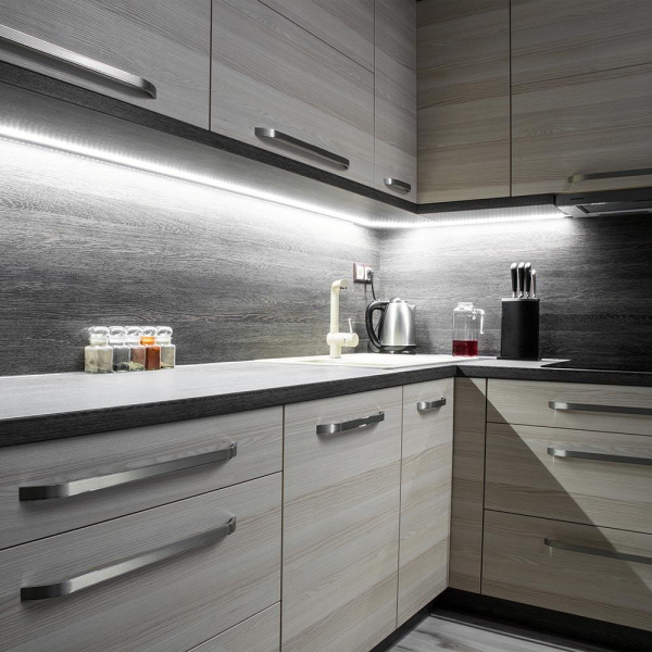 Светодиодная лента Apeyron 22W/m 60LED/m 5630SMD дневной белый 5M 00-322