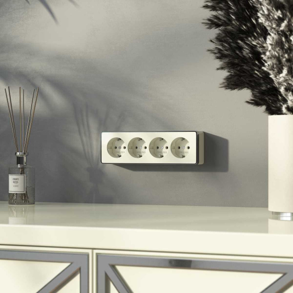 Розетка четверная с заземлением и шторками Gallant Werkel a071253