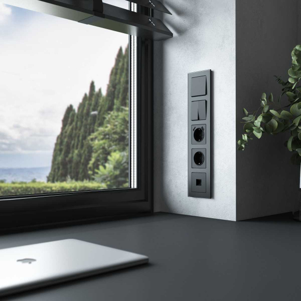 Рамка Werkel Senso на 5 постов черный стекло soft-touch W0053108 4690389214288