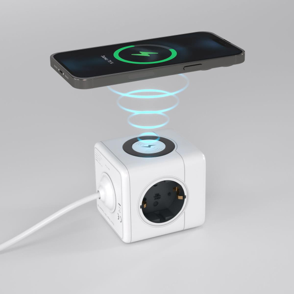 Розеточный блок 3-местный Werkel + 3 USB + беспроводная зарядка W6513501 4690389204265