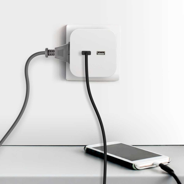Разветвитель электрический ЭРА SP-4-USB-W на 4 розетки + 2xUSB 2400mA без заземления 10А белый Б0049532