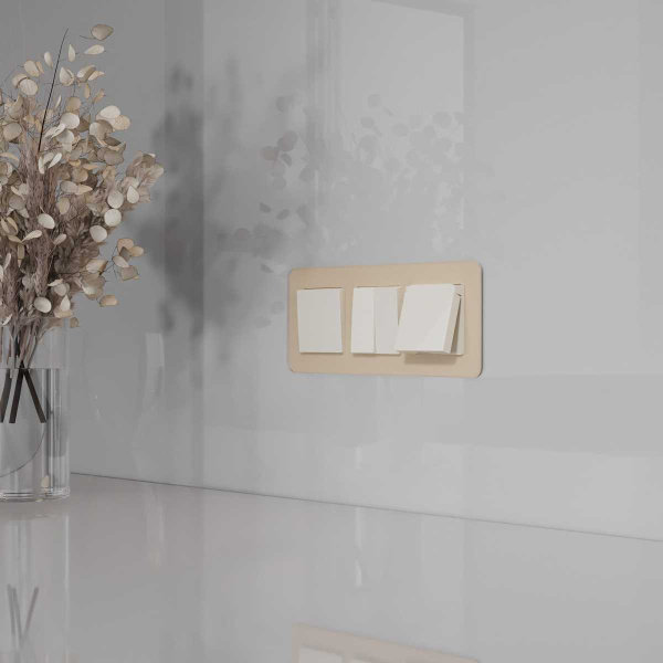 Розетка влагозащищенная с заземдением с защитной крышкой и шторками Werkel слоновая кость W1171203 4690389213151