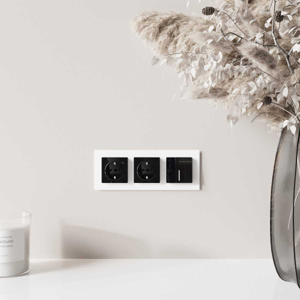 Розетка Werkel с заземлением, шторками и USB тип A+C (черный акрил) W1171748 4690389197741