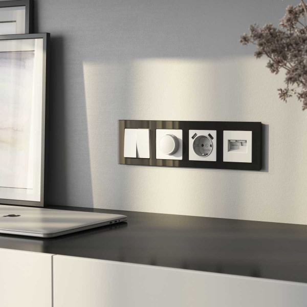 Рамка Werkel Favorit на 4 поста черный W0041108 4690389159954