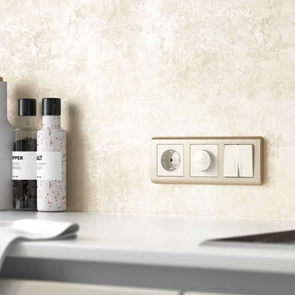 Розетка с заземлением и шторками Werkel перламутровый рифленый W1171113 4690389161032