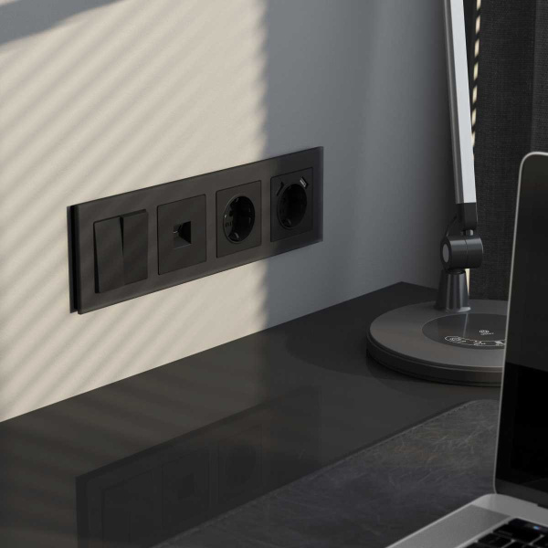 Рамка Werkel Senso на 4 поста черный, стекло soft-touch W0043108 4690389200496