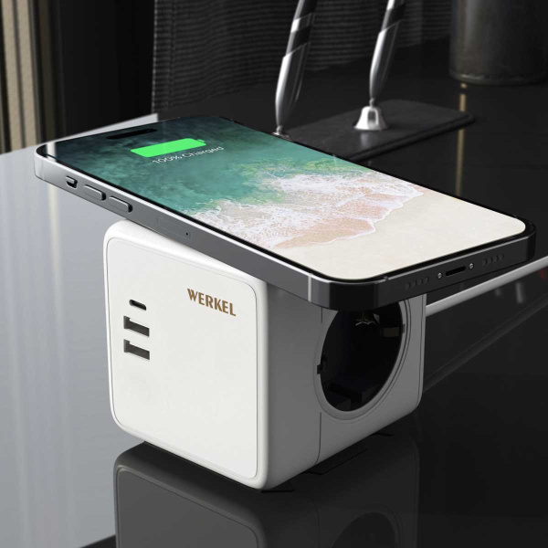 Розеточный блок 3-местный Werkel + 3 USB + беспроводная зарядка W6513501 4690389204265