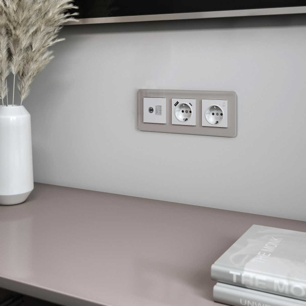 Рамка Werkel Elite на 3 поста дымчатый W0032417 4690389180750