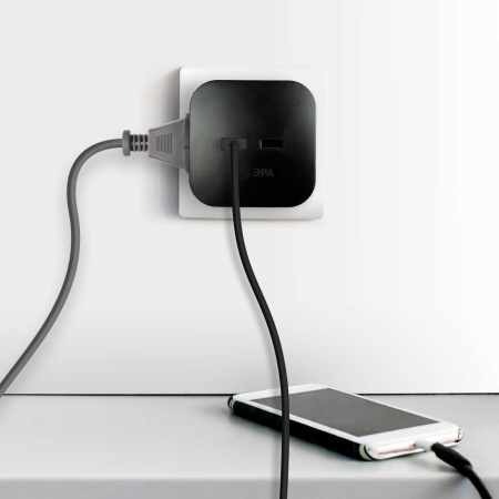 Разветвитель электрический ЭРА SP-4-USB-B на 4 розетки + 2xUSB 2400mA без заземления 10А черный Б0049536