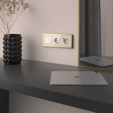 Выключатель одноклавишный Werkel айвори акрил W1112043 4690389197000