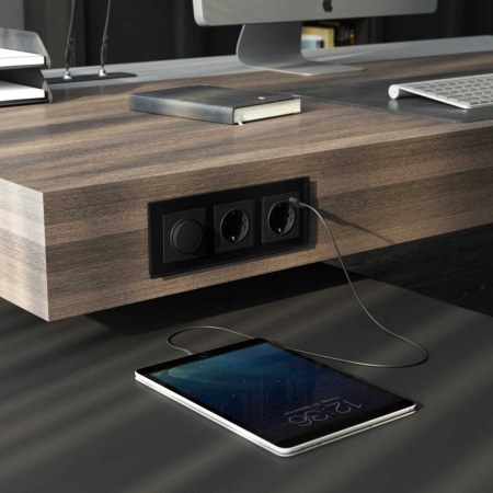 Рамка Werkel Senso на 3 поста черный, стекло soft-touch W0033108 4690389200434