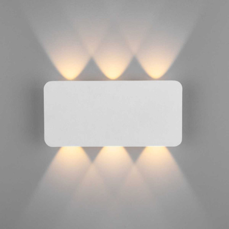 Настенный светодиодный светильник Elektrostandard 40138/1 LED белый a055776