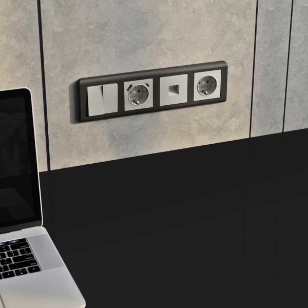 Розетка с заземлением и шторками (дымчатый) W1271104/ a069463