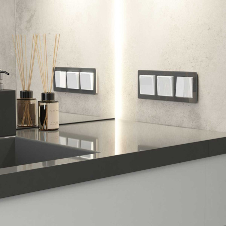 Розетка Werkel с заземлением, с защит. крышкой и шторками W1171241 4690389197338