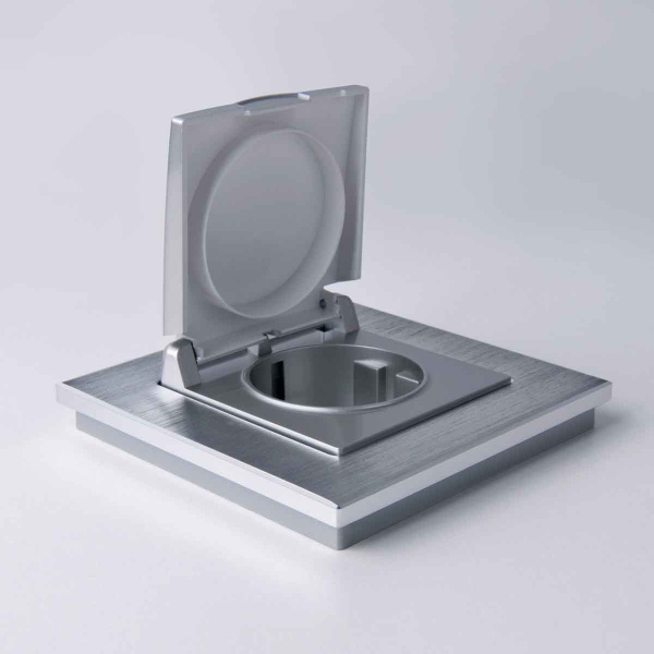 Розетка влагозащищенная Werkel с защит. крышкой и шторками (серебряный) W1171206 4690389156434